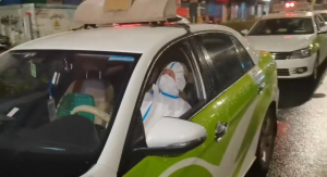 市J9集团国际站官网集团一线战“疫”之：“的哥”化身核酸检测样本转运的“镖师”